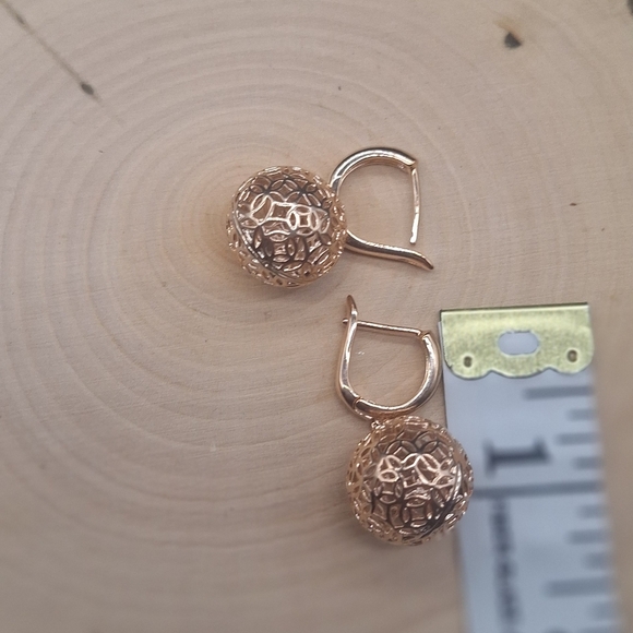 Romantic Gold Plated Filigree Ball Earrings - Picture 5 of 6